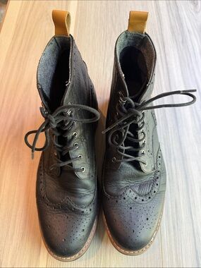 Clarks  Men's Black Leather Wing Tip Boots Size 11
